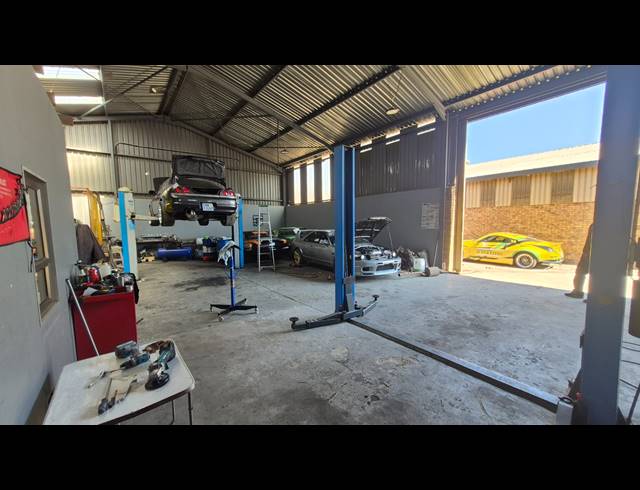 294M² FACTORY FOR SALE IN ANDERBOLT
